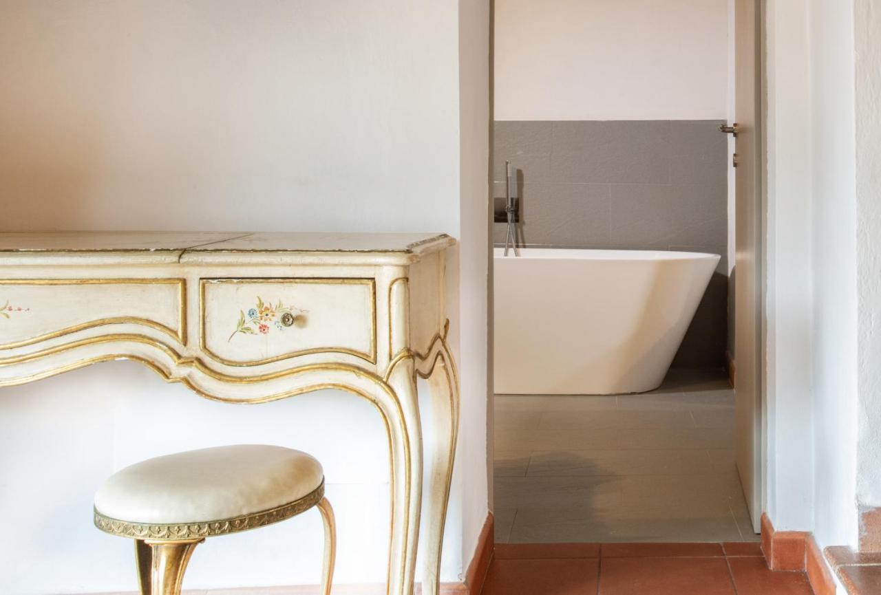 Castello Di Tornano Wine Relais 2*