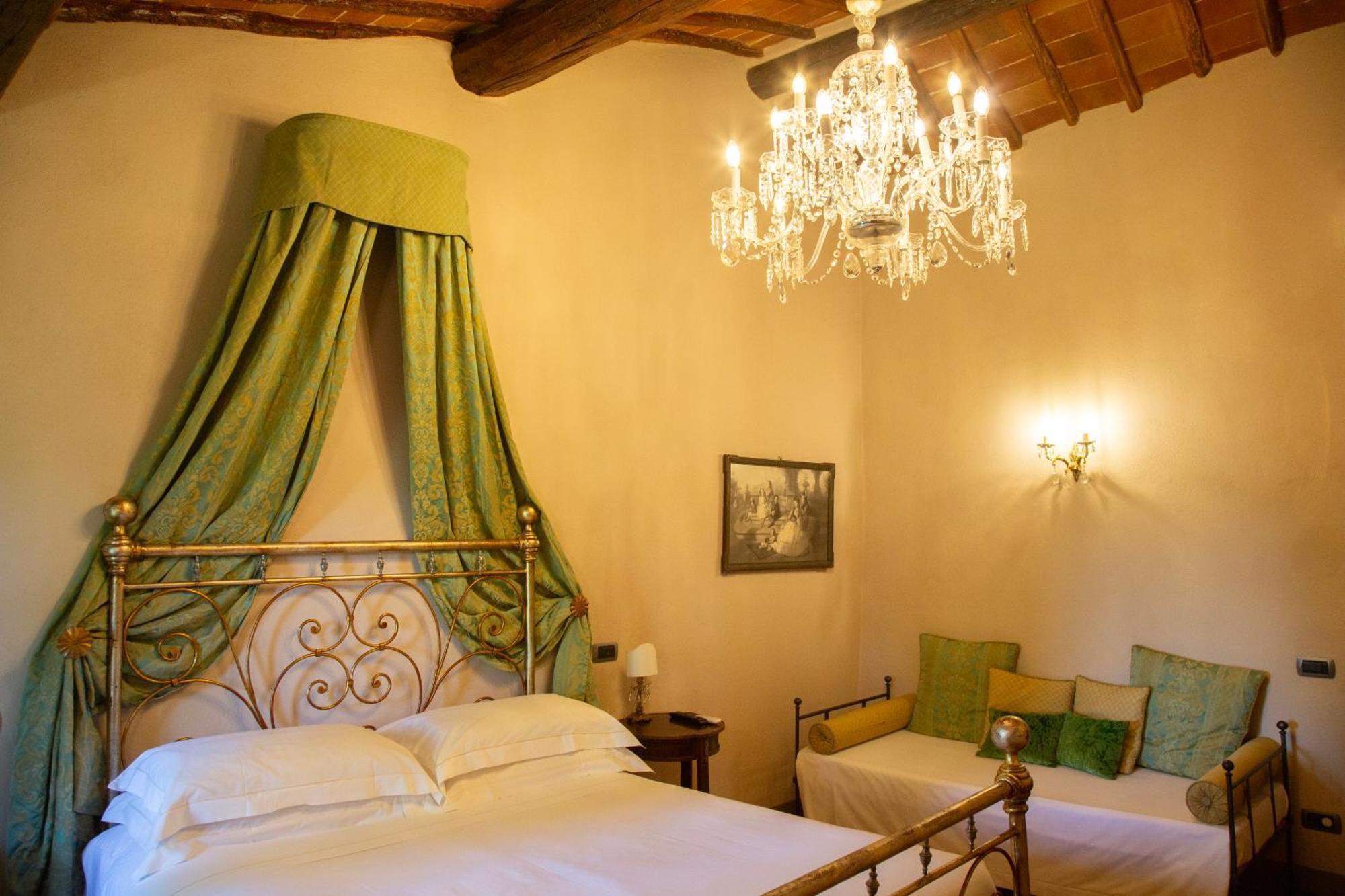 Hotel Castello Di Tornano Wine Relais 2*