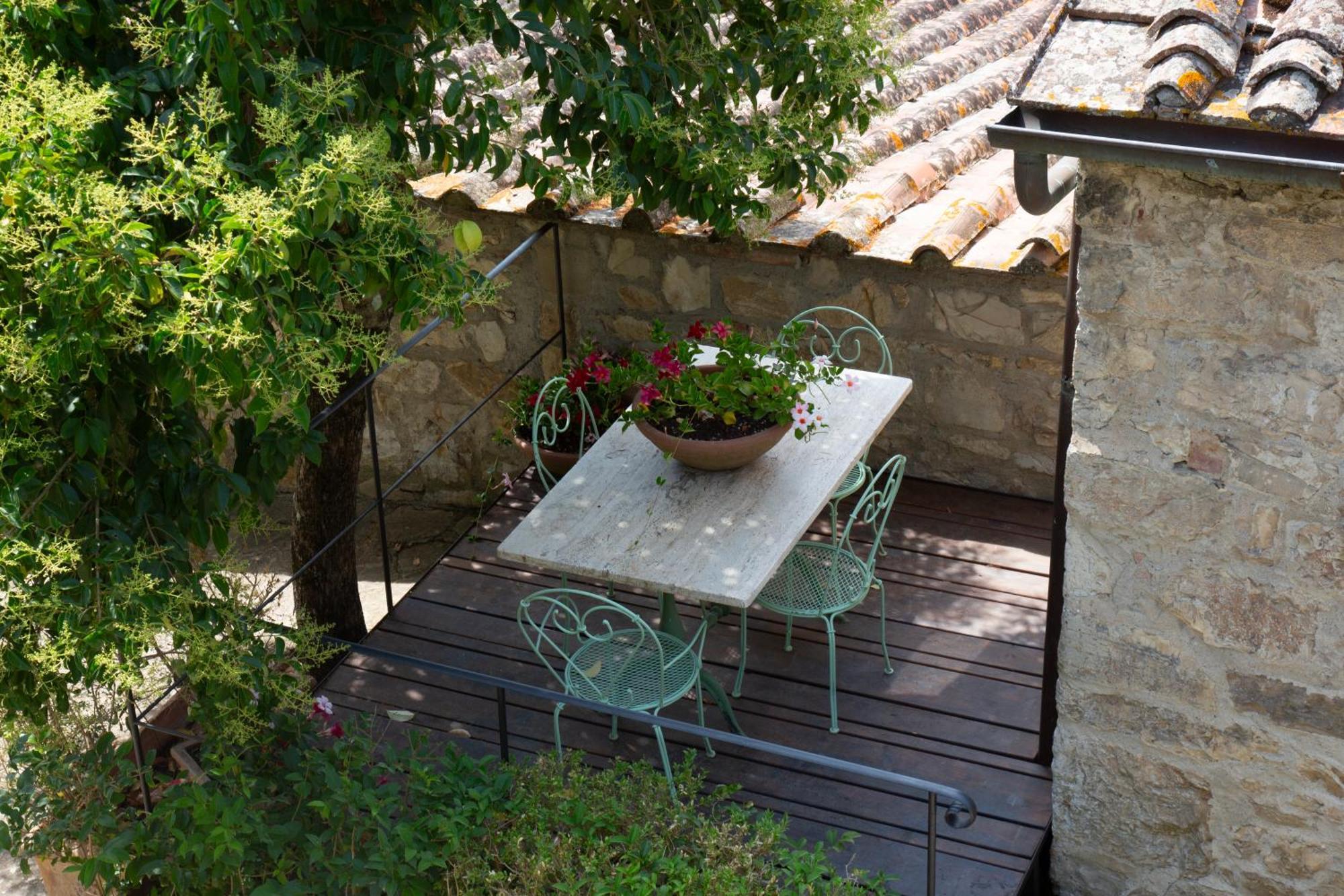Castello Di Tornano Wine Relais 2*