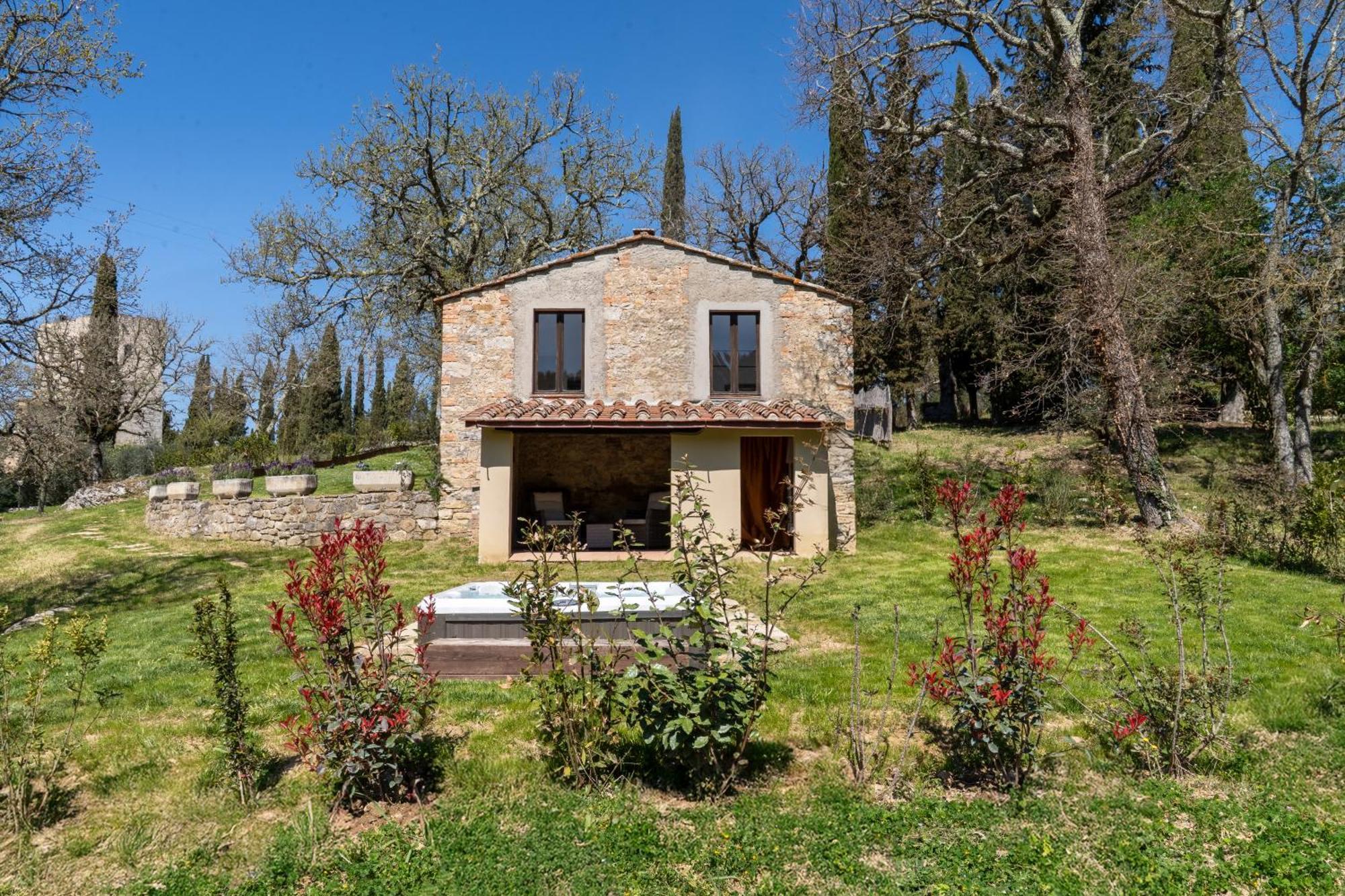 Castello Di Tornano Wine Relais 2*