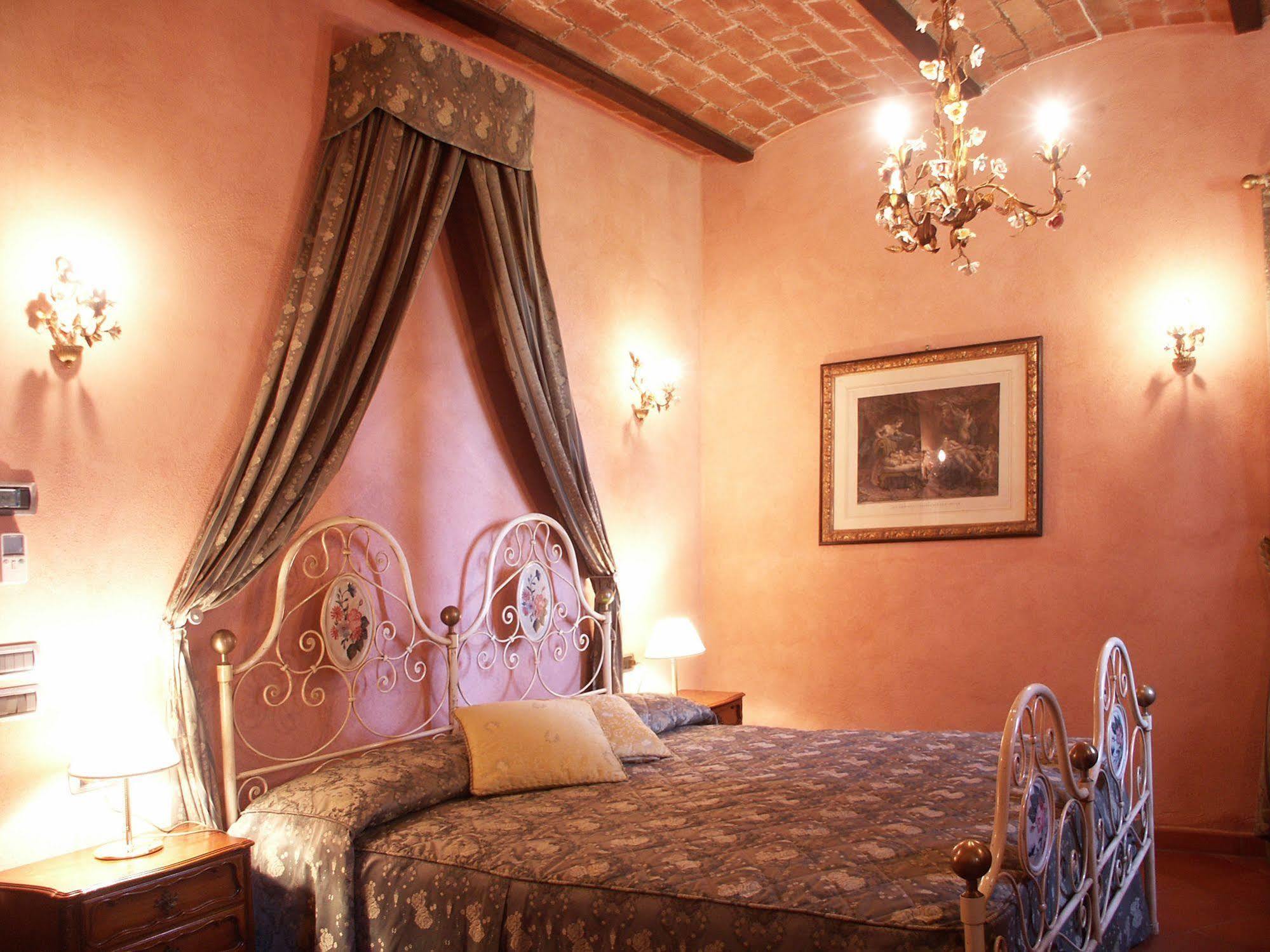 Castello Di Tornano Wine Relais 2*
